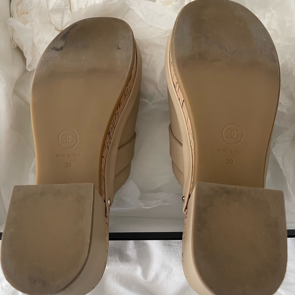 CHANEL Women's Cream Mules with Gold Accent size39 - Picture 9 of 12